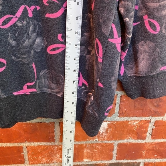 Torrid Strong 2 Pink Ribbon Gray Soft Fleece Crew Neck Sweatshirt Survivor - Picture 6 of 8